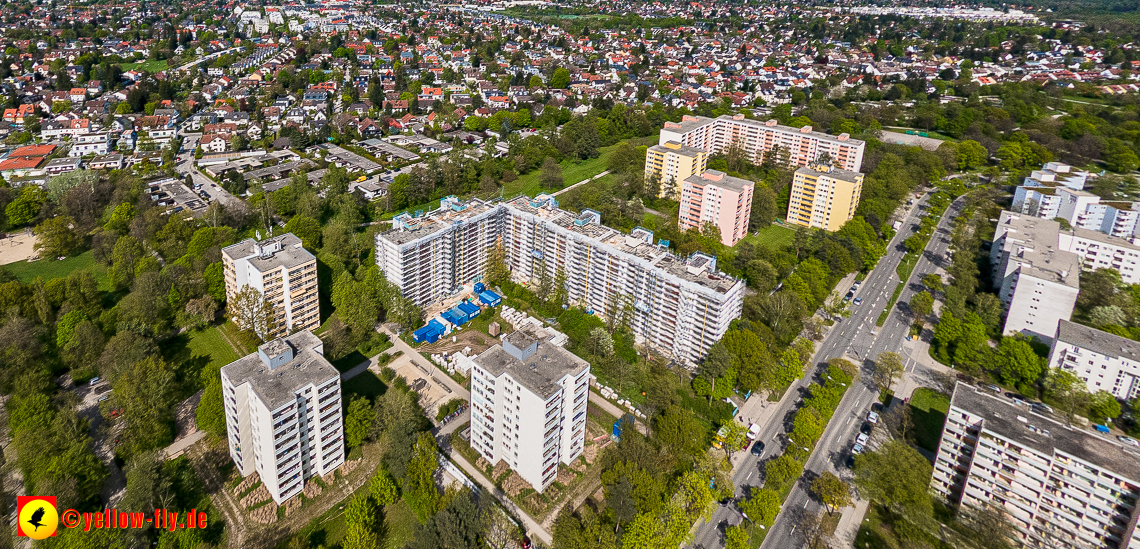 04.05.2023 - Luftbilder von der Fassadensanierung am Karl-Marx-Ring 11-21 in Neuperlach